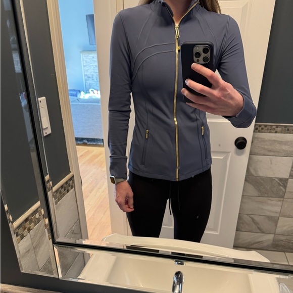 Lululemon define jacket size 8. Color shade - Picture 3 of 3